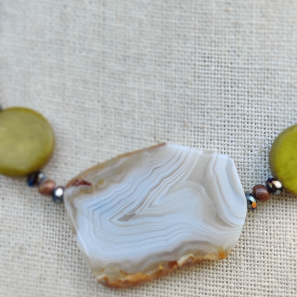 Blue freshwater pearl , agate, serpentine and crystal necklace - Picture 11 of 13